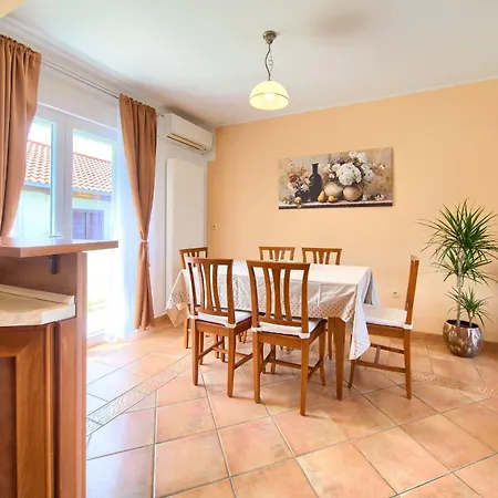 Pina Apartment *